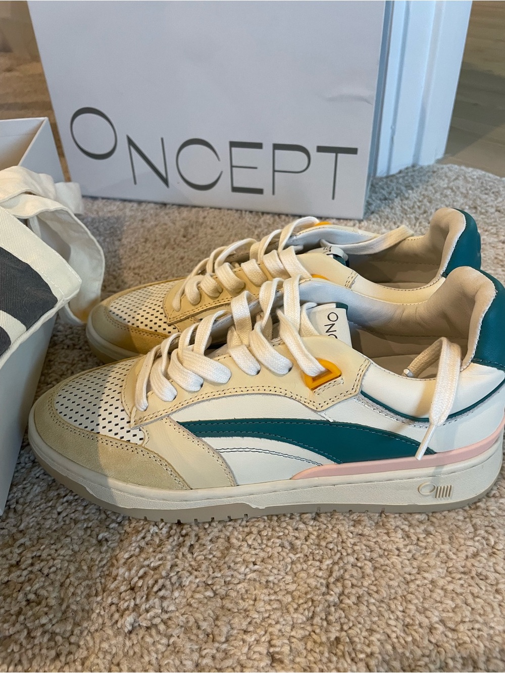 Oncept Preston Women's Teal & Cream Low-Top Sneakers